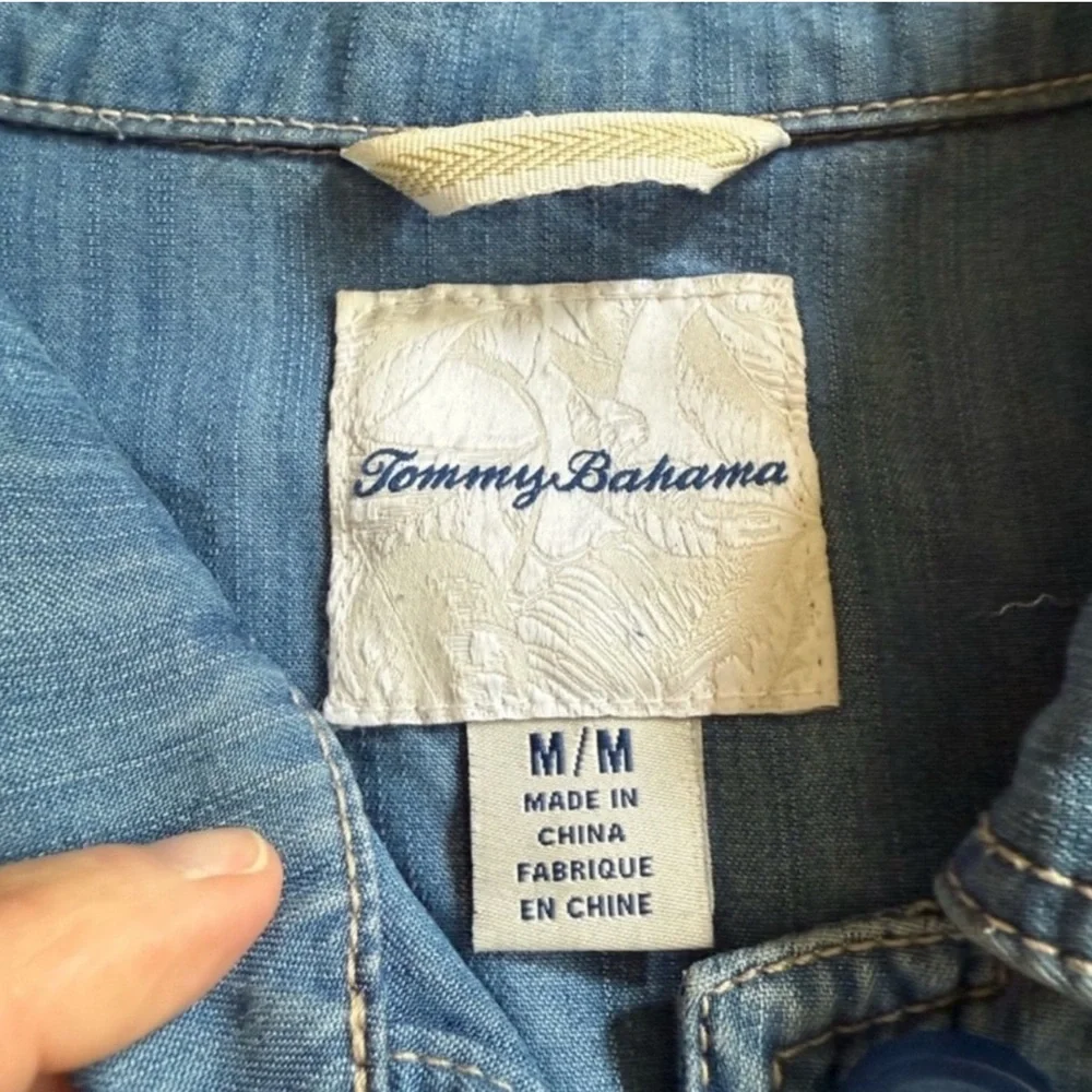 Tommy Bahama Chambray O’Lei Jean Jacket with frayed hem EUC Sz. M - Picture 5 of 7
